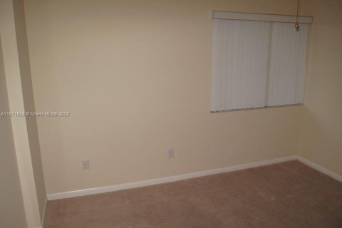 Condo in Tamarac, Florida, 2 bedrooms  № 1753851 - photo 15