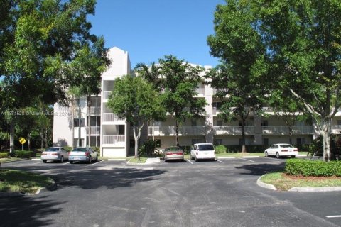 Condo in Tamarac, Florida, 2 bedrooms  № 1753851 - photo 19