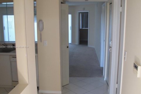 Condo in Tamarac, Florida, 2 bedrooms  № 1753851 - photo 4