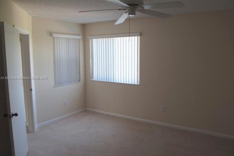 Condo in Tamarac, Florida, 2 bedrooms  № 1753851 - photo 14