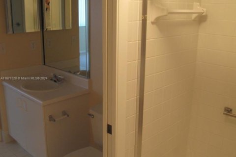 Condo in Tamarac, Florida, 2 bedrooms  № 1753851 - photo 12