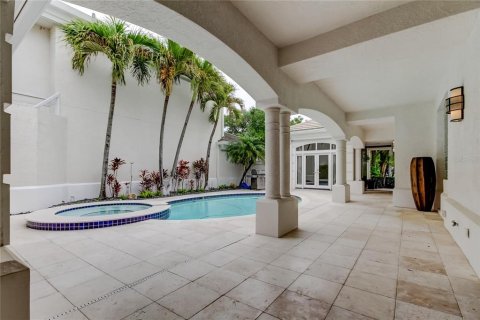 House in Tampa, Florida 4 bedrooms, 280.19 sq.m. № 1629190 - photo 10