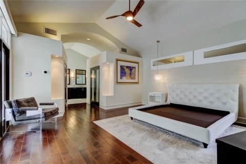House in Tampa, Florida 4 bedrooms, 280.19 sq.m. № 1629190 - photo 6