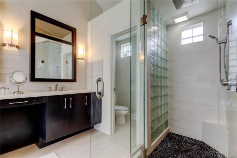 House in Tampa, Florida 4 bedrooms, 280.19 sq.m. № 1629190 - photo 8