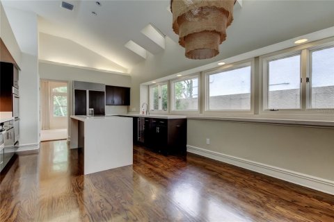 House in Tampa, Florida 4 bedrooms, 280.19 sq.m. № 1629190 - photo 18