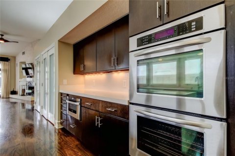 House in Tampa, Florida 4 bedrooms, 280.19 sq.m. № 1629190 - photo 20