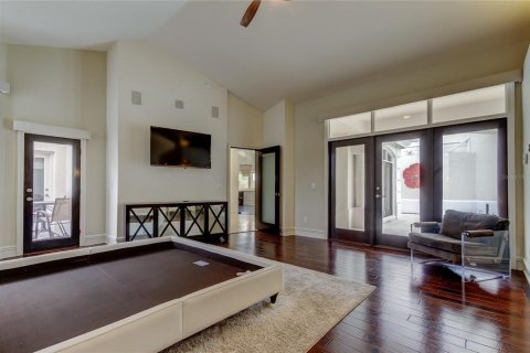 House in Tampa, Florida 4 bedrooms, 280.19 sq.m. № 1629190 - photo 21