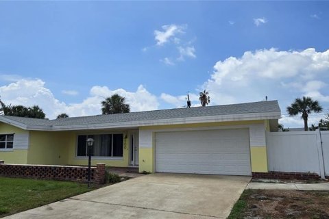 House in Saint Petersburg, Florida 3 bedrooms, 214.42 sq.m. № 1761211 - photo 2