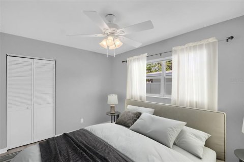 House in Saint Petersburg, Florida 3 bedrooms, 214.42 sq.m. № 1761211 - photo 24