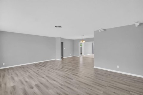 House in Saint Petersburg, Florida 3 bedrooms, 214.42 sq.m. № 1761211 - photo 4