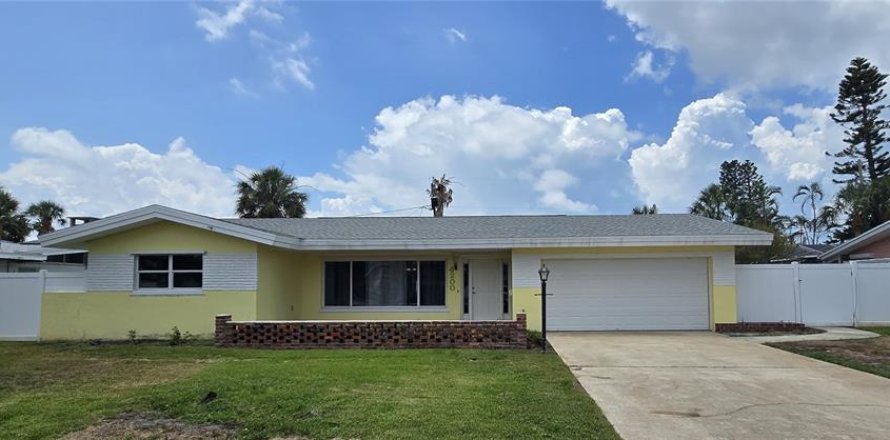 House in Saint Petersburg, Florida 3 bedrooms, 214.42 sq.m. № 1761211