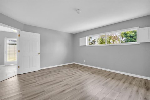 House in Saint Petersburg, Florida 3 bedrooms, 214.42 sq.m. № 1761211 - photo 18