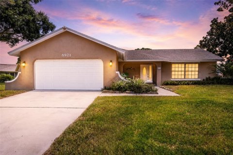 House in Orlando, Florida 3 bedrooms, 156.45 sq.m. № 2304797