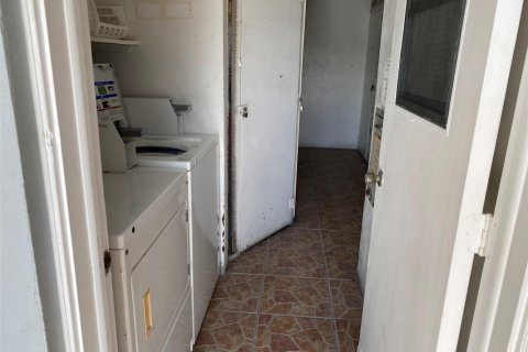 Condo in Pompano Beach, Florida, 1 bedroom  № 1116680 - photo 1