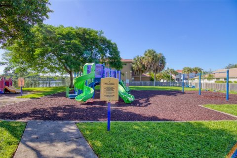 Снять в аренду виллу или дом в Холливуд, Флорида 4 спальни, 200.85м2, № 1945184 - фото 5