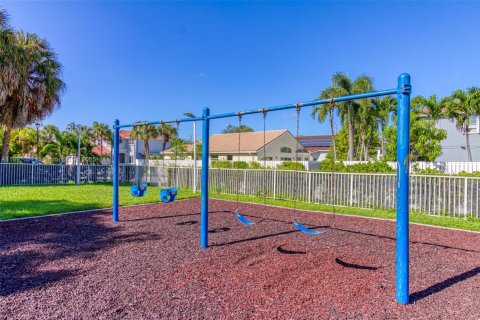 Снять в аренду виллу или дом в Холливуд, Флорида 4 спальни, 200.85м2, № 1945184 - фото 9