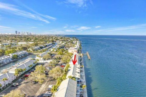 Condo in Saint Petersburg, Florida, 1 bedroom  № 2141955 - photo 20