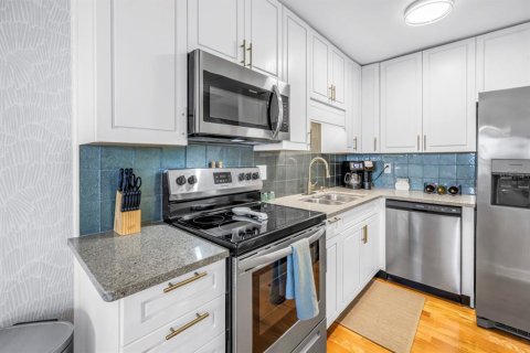 Condo in Saint Petersburg, Florida, 1 bedroom  № 2141955 - photo 7