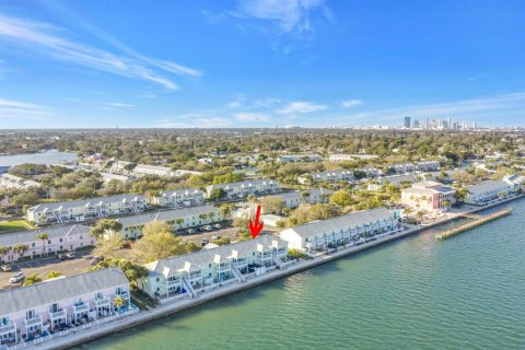 Condo in Saint Petersburg, Florida, 1 bedroom  № 2141955 - photo 4