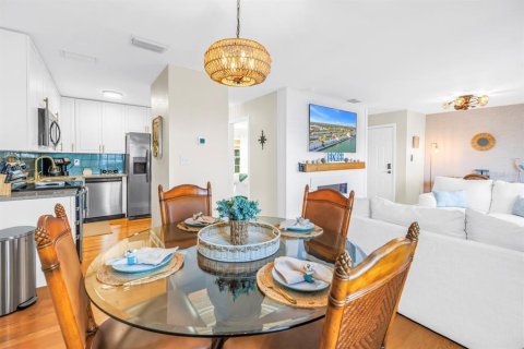 Condo in Saint Petersburg, Florida, 1 bedroom  № 2141955 - photo 13