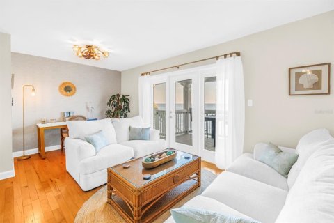 Condo in Saint Petersburg, Florida, 1 bedroom  № 2141955 - photo 16