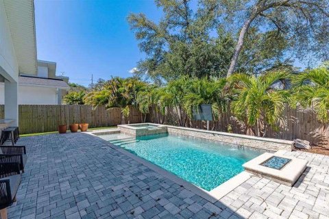 Casa en alquiler en Tampa, Florida, 5 dormitorios, 230.4 m2 № 1799931 - foto 11