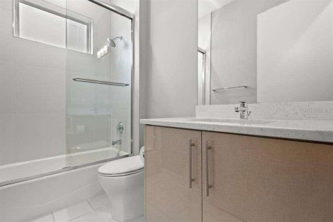 Casa en alquiler en Tampa, Florida, 5 dormitorios, 230.4 m2 № 1799931 - foto 19