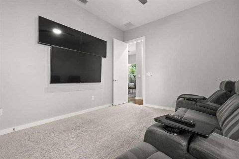 Casa en alquiler en Tampa, Florida, 5 dormitorios, 230.4 m2 № 1799931 - foto 13