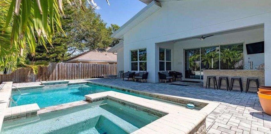 Casa en Tampa, Florida 5 dormitorios, 230.4 m2 № 1799931