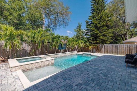 Casa en alquiler en Tampa, Florida, 5 dormitorios, 230.4 m2 № 1799931 - foto 10