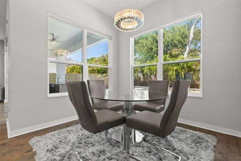 Casa en alquiler en Tampa, Florida, 5 dormitorios, 230.4 m2 № 1799931 - foto 5