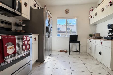 Townhouse in Miami Gardens, Florida 3 bedrooms, 133.97 sq.m. № 1994872 - photo 17