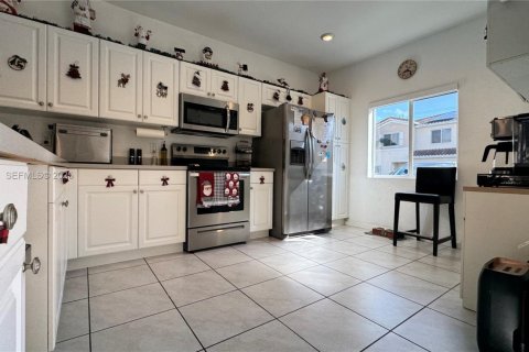 Townhouse in Miami Gardens, Florida 3 bedrooms, 133.97 sq.m. № 1994872 - photo 13