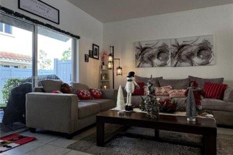 Townhouse in Miami Gardens, Florida 3 bedrooms, 133.97 sq.m. № 1994872 - photo 28