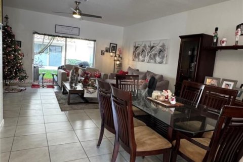 Townhouse in Miami Gardens, Florida 3 bedrooms, 133.97 sq.m. № 1994872 - photo 10