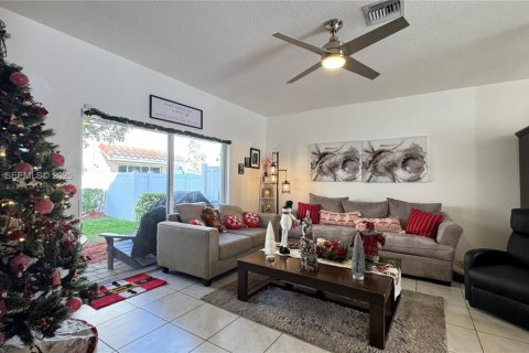 Townhouse in Miami Gardens, Florida 3 bedrooms, 133.97 sq.m. № 1994872 - photo 27