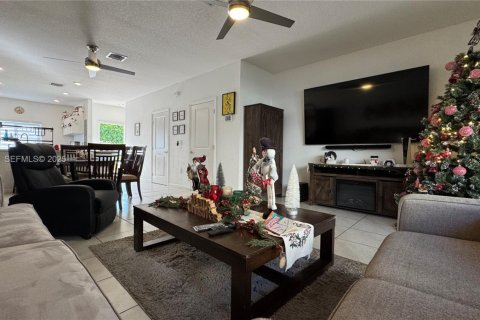 Townhouse in Miami Gardens, Florida 3 bedrooms, 133.97 sq.m. № 1994872 - photo 26