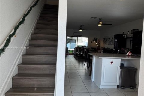 Townhouse in Miami Gardens, Florida 3 bedrooms, 133.97 sq.m. № 1994872 - photo 5