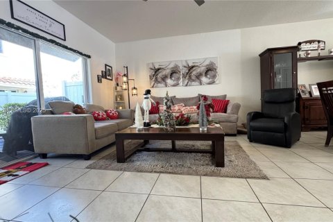 Townhouse in Miami Gardens, Florida 3 bedrooms, 133.97 sq.m. № 1994872 - photo 24