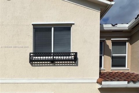 Townhouse in Miami Gardens, Florida 3 bedrooms, 133.97 sq.m. № 1994872 - photo 3