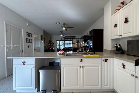 Townhouse in Miami Gardens, Florida 3 bedrooms, 133.97 sq.m. № 1994872 - photo 16