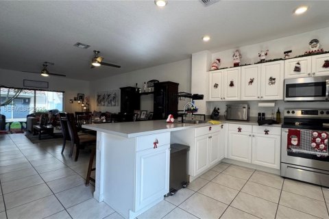 Townhouse in Miami Gardens, Florida 3 bedrooms, 133.97 sq.m. № 1994872 - photo 11