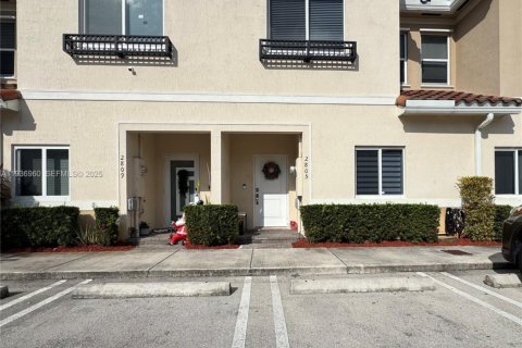 Townhouse in Miami Gardens, Florida 3 bedrooms, 133.97 sq.m. № 1994872 - photo 2