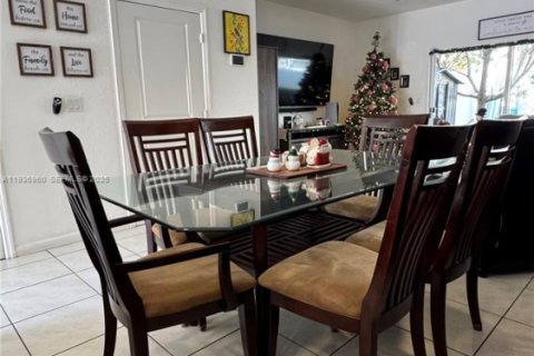 Townhouse in Miami Gardens, Florida 3 bedrooms, 133.97 sq.m. № 1994872 - photo 9