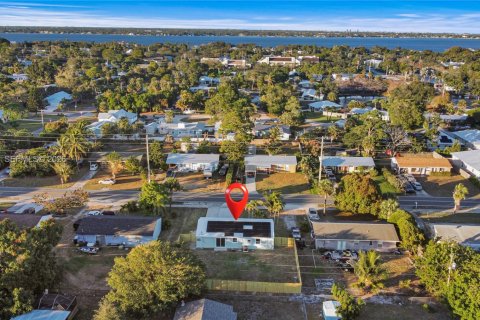 House in Stuart, Florida 4 bedrooms, 123 sq.m. № 2003651 - photo 7