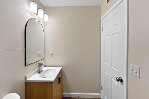 House in Stuart, Florida 4 bedrooms, 123 sq.m. № 2003651 - photo 14