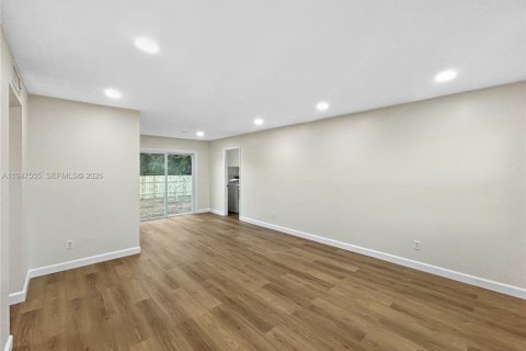 House in Stuart, Florida 4 bedrooms, 123 sq.m. № 2003651 - photo 9