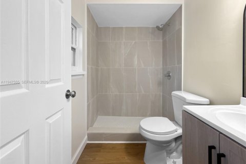 House in Stuart, Florida 4 bedrooms, 123 sq.m. № 2003651 - photo 13