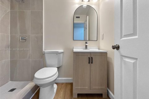 House in Stuart, Florida 4 bedrooms, 123 sq.m. № 2003651 - photo 11