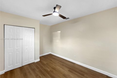 House in Stuart, Florida 4 bedrooms, 123 sq.m. № 2003651 - photo 23